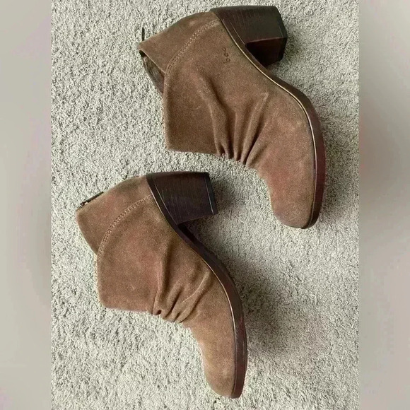 B.O.C. By Born Settle Ankle Boot in Tasso Suede - Picture 2 of 8